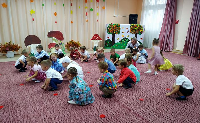 Осень в гости приходила и гостинцы приносила.